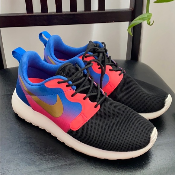 Nike Shoes - Nike Rosherun women’s sneakers